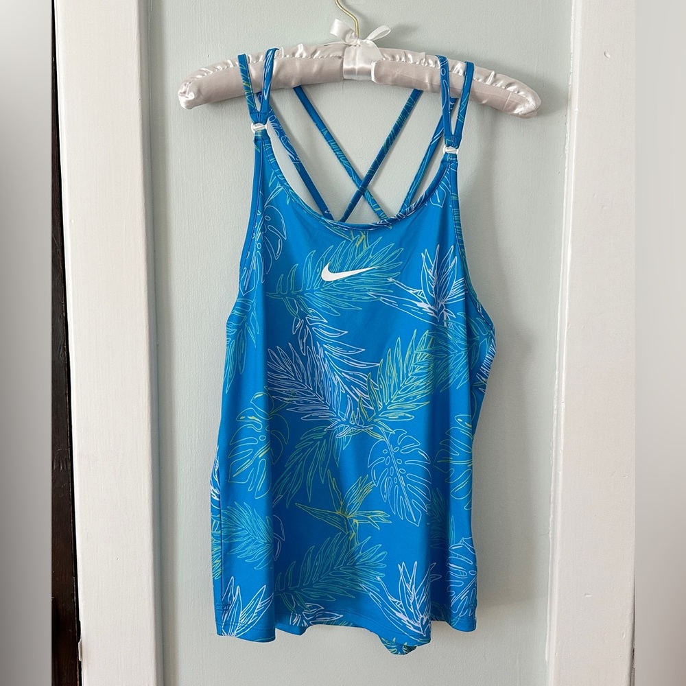 NWOT Nike brand Dry-Fit athletic top, NWOT, women’s slim fit medium #0027